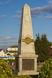 К 400-летию города. Снова о памятниках. Памятник основателям города и монумент его 400-летия